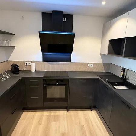 Apartment Moderne 2-zi-we Mit Balkon In Lage In