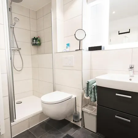 Apartment Moderne 2-zi-we Mit Balkon In Lage In *