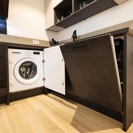 Apartment Moderne 2-zi-we Mit Balkon In Lage In