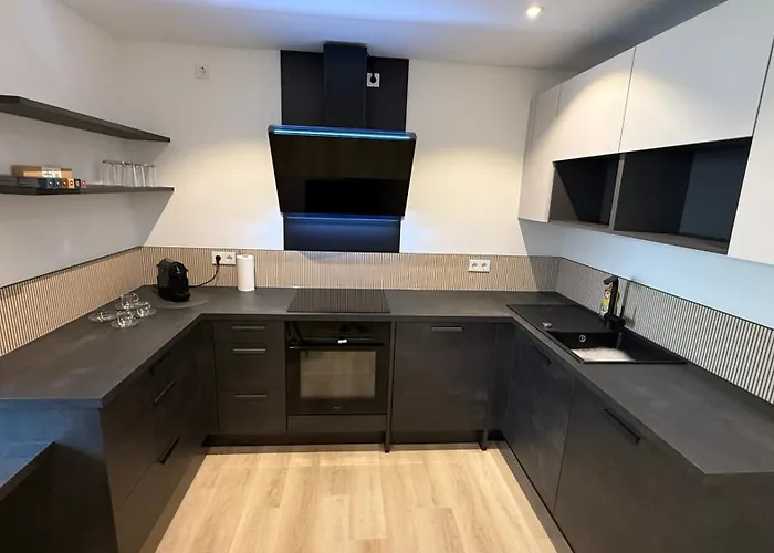 Apartment Moderne 2-zi-we Mit Balkon In Lage In