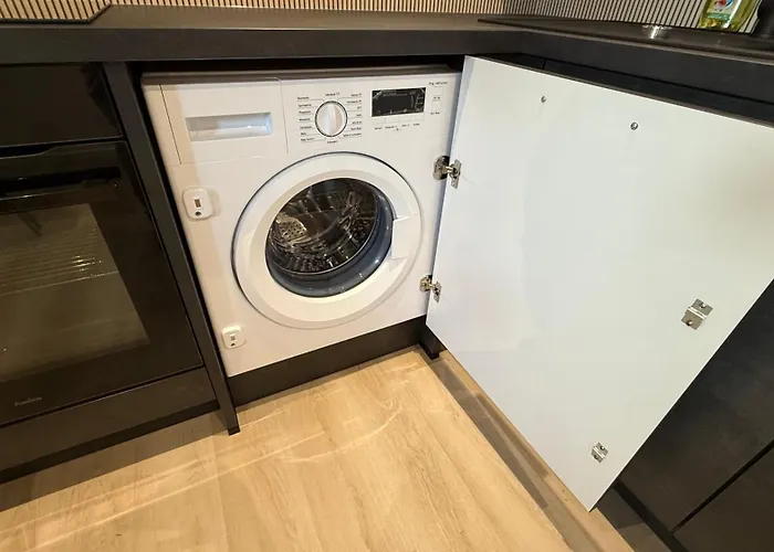 Moderne 2-zi-we Mit Balkon In Lage In